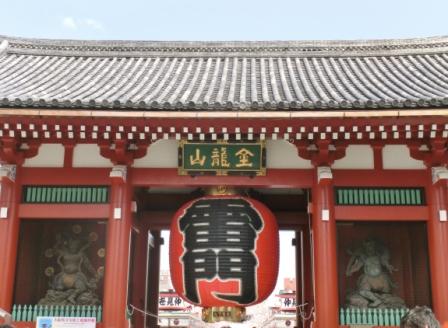 Kaminari-mon Gate, the symbol of Asakusa